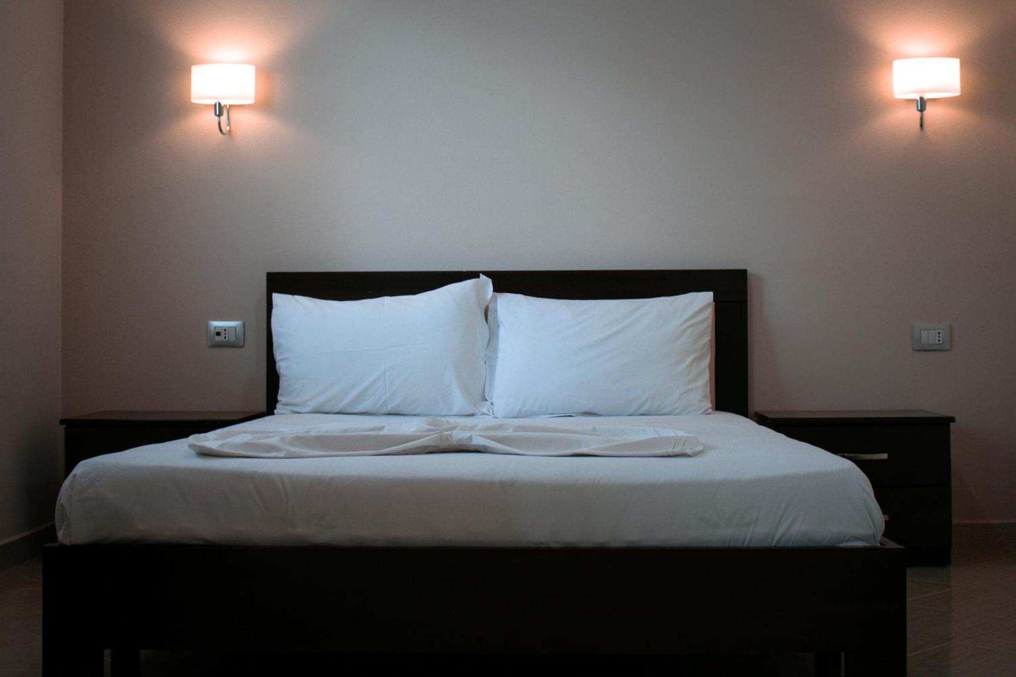 Hotel Fron Sarandë Buitenkant foto
