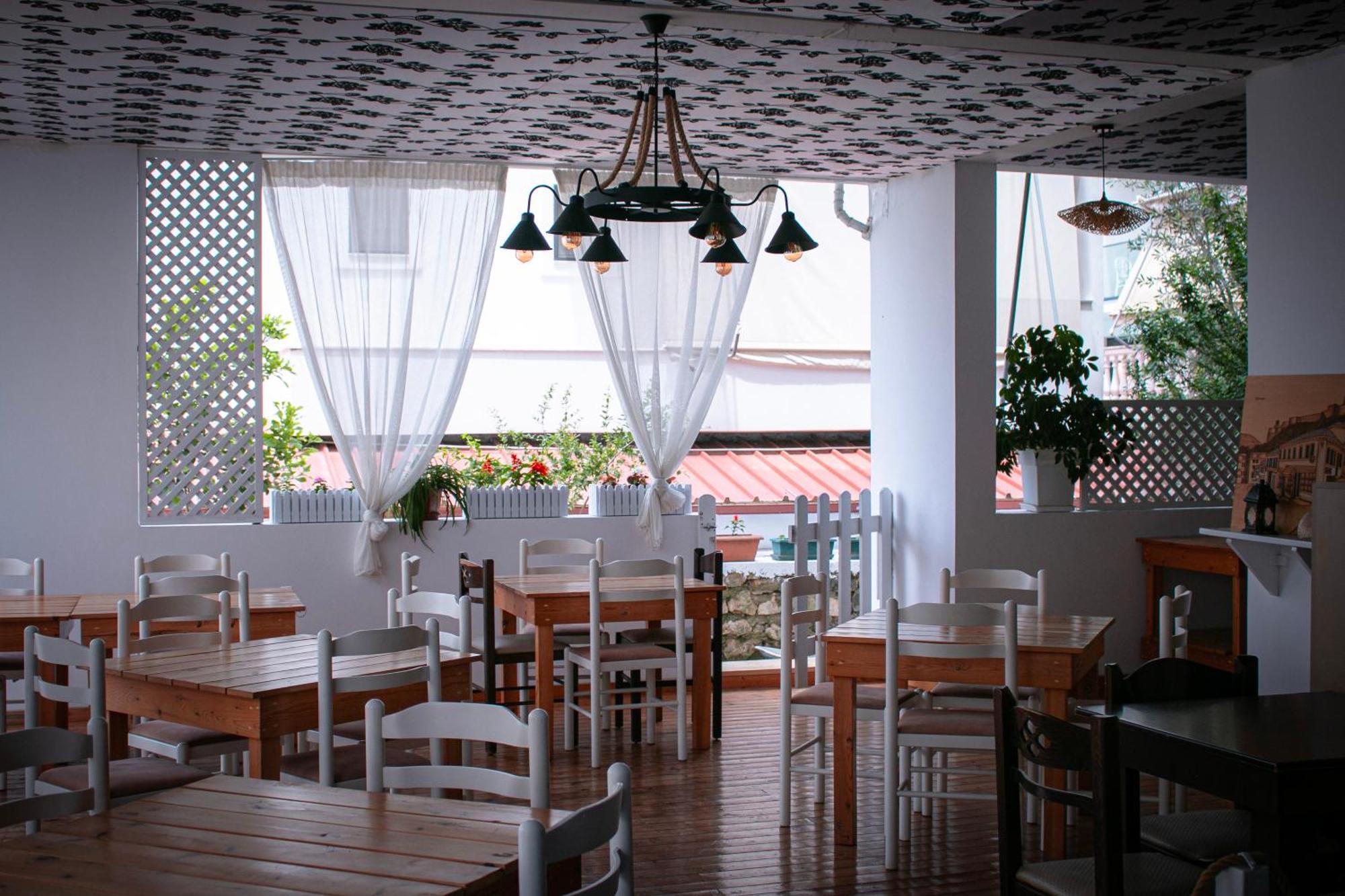 Hotel Fron Sarandë Buitenkant foto