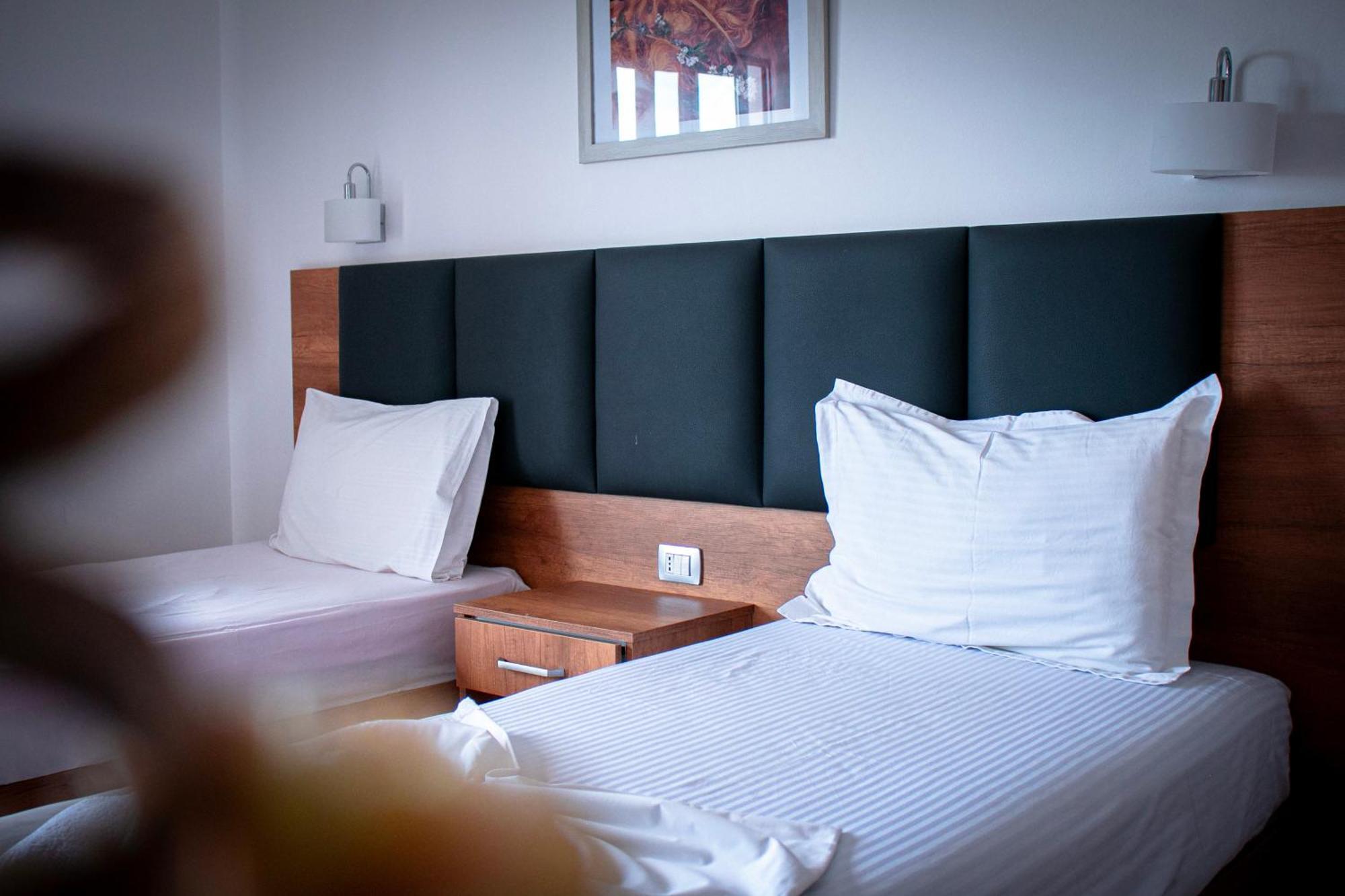 Hotel Fron Sarandë Buitenkant foto