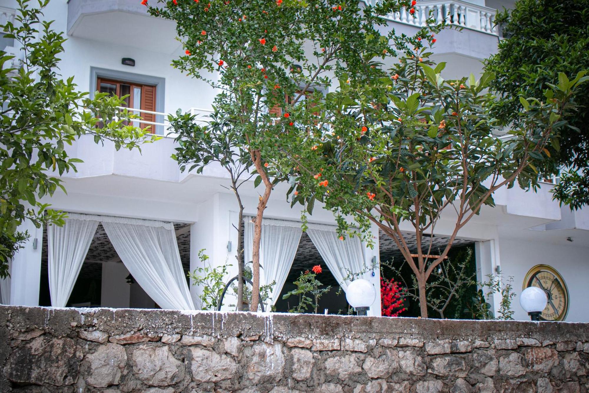 Hotel Fron Sarandë Buitenkant foto