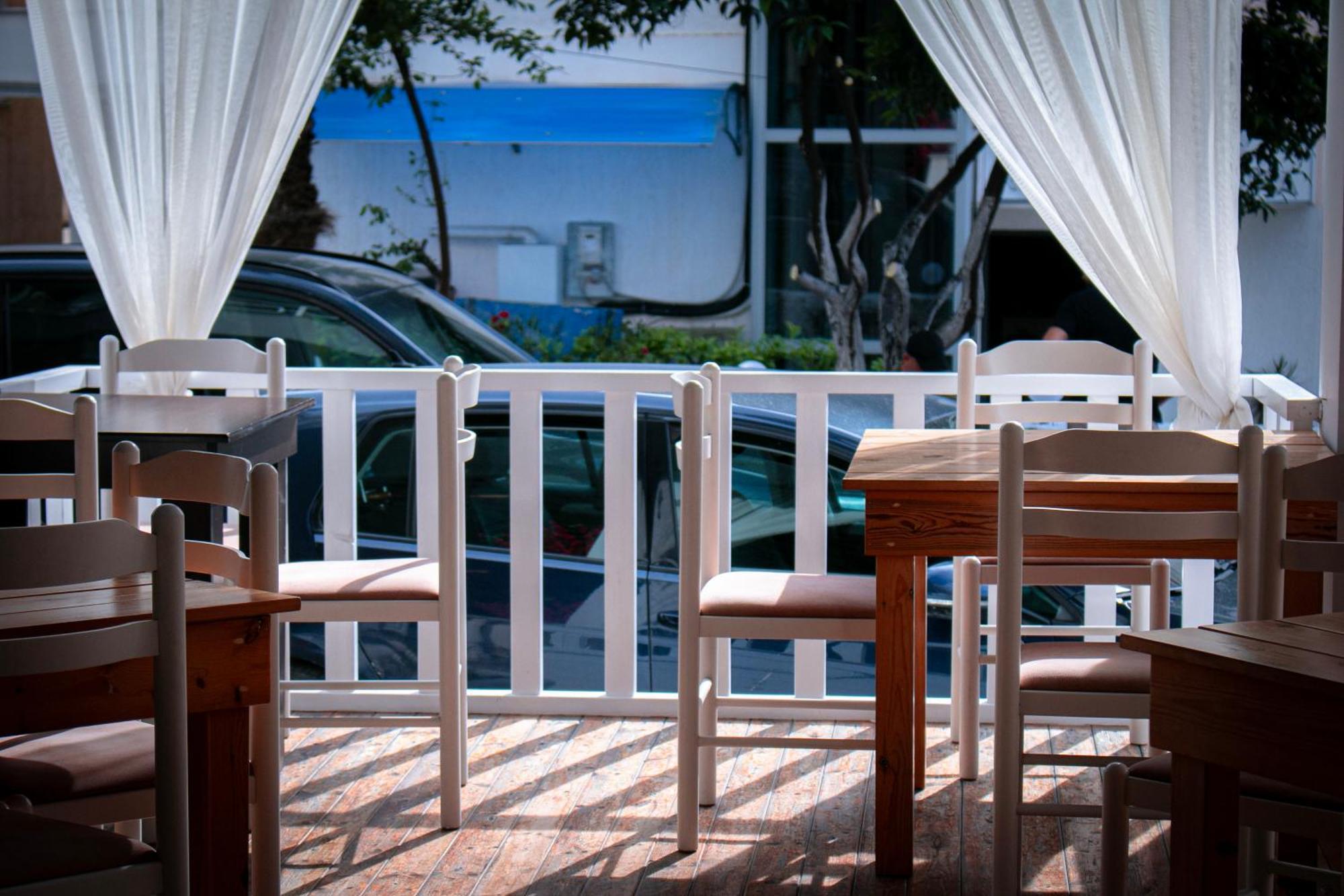 Hotel Fron Sarandë Buitenkant foto
