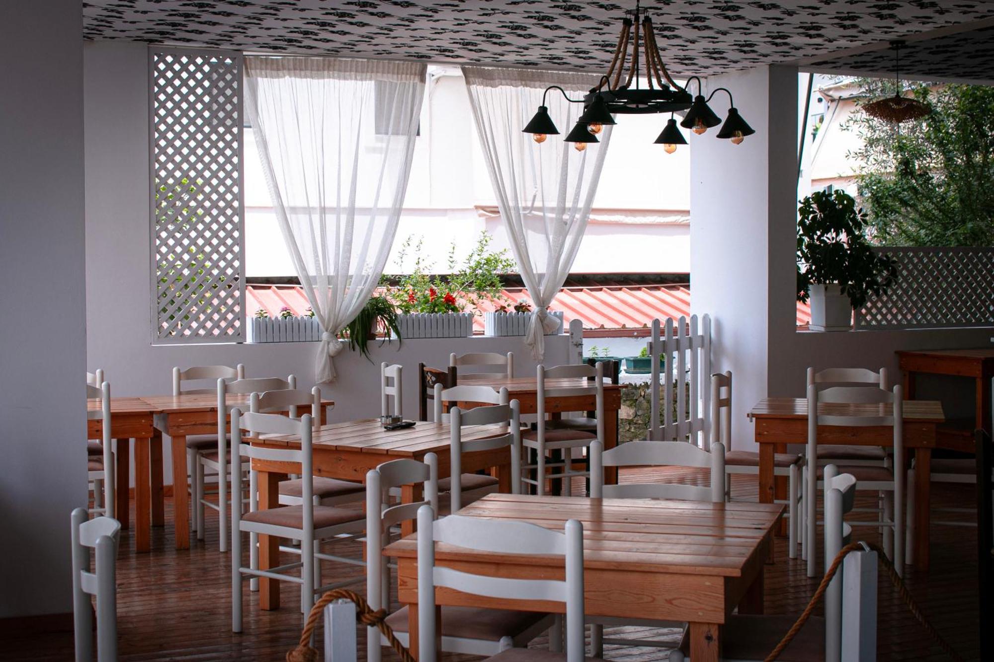 Hotel Fron Sarandë Buitenkant foto