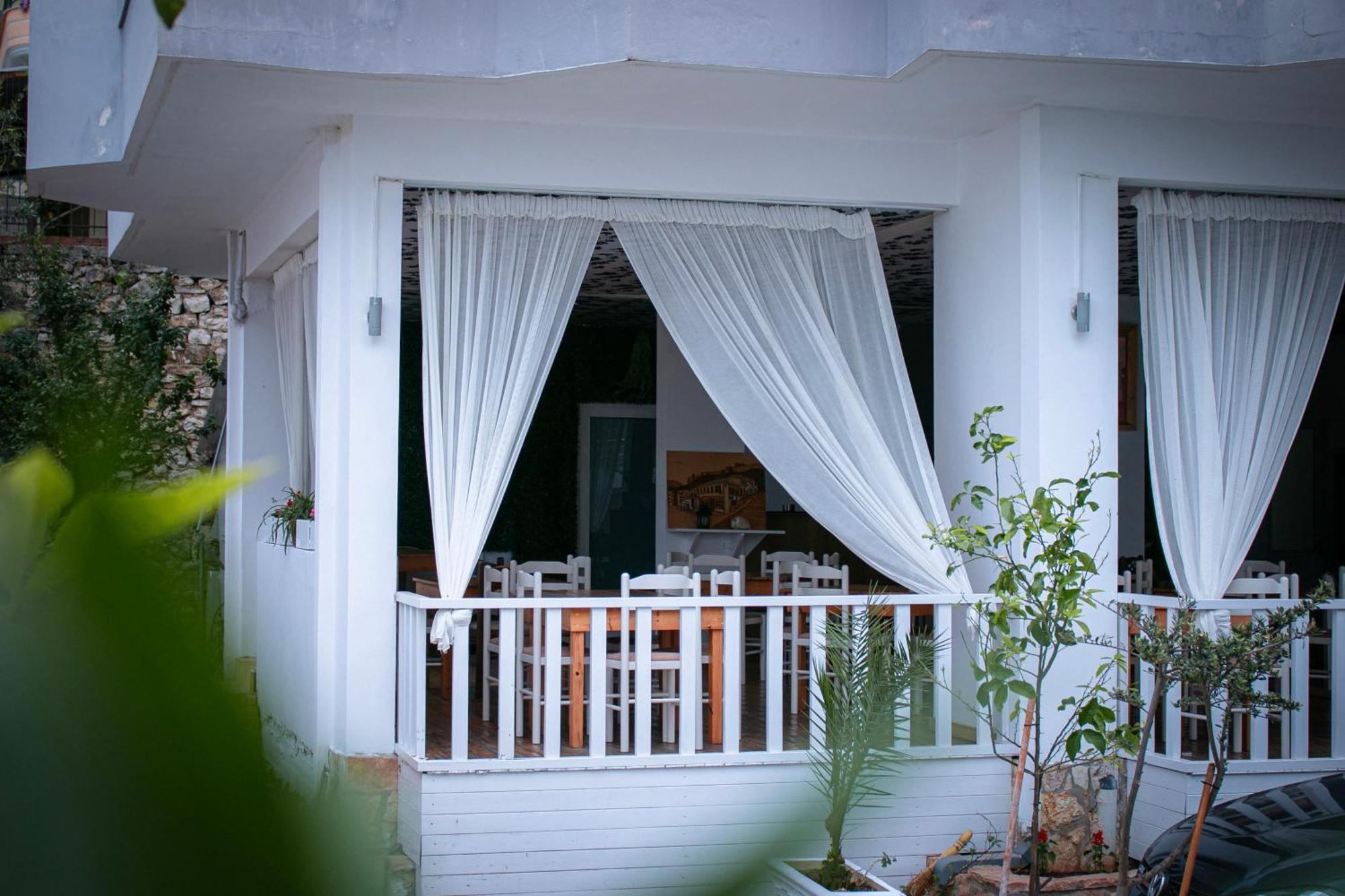 Hotel Fron Sarandë Buitenkant foto