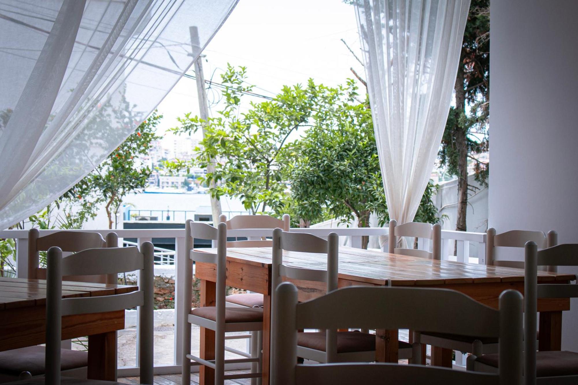 Hotel Fron Sarandë Buitenkant foto