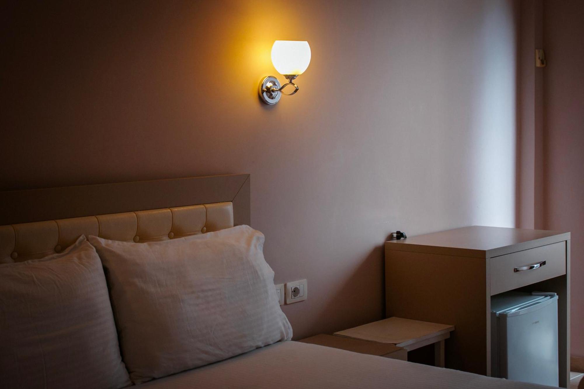 Hotel Fron Sarandë Buitenkant foto