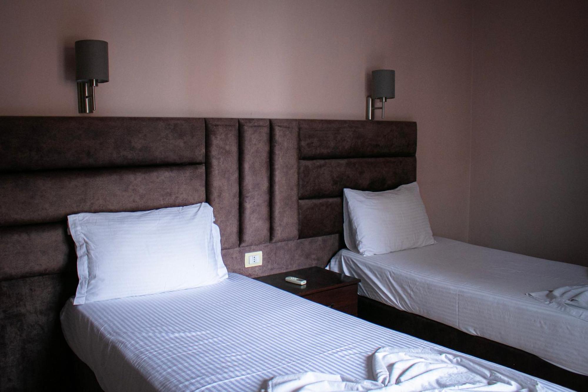 Hotel Fron Sarandë Buitenkant foto